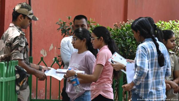 सीबीएसई मूल्यांकन मामला : दिल्ली हाईकोर्ट ने केंद्र और सीबीएसई को जारी किया नोटिस
