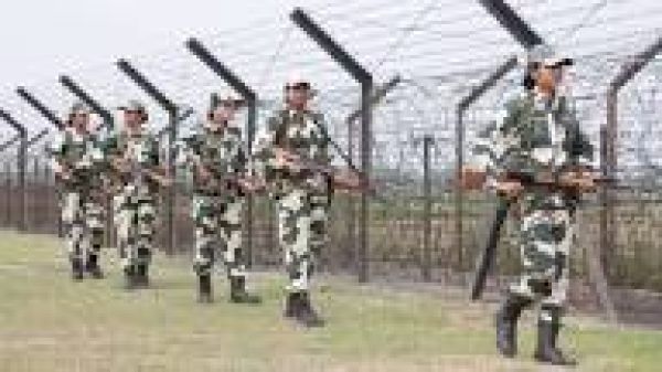 पश्चिम बंगाल से लोगों के 'पुश-इन' पर बांग्लादेश में उठते सवाल, क्या भारत से रिश्तों पर पड़ेगा असर