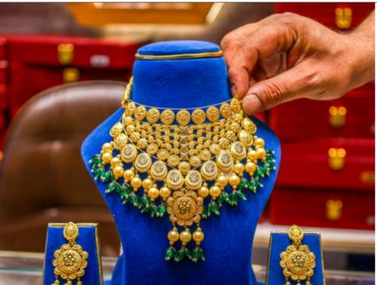 पश्चिम एशिया में बढ़ते तनावों के बीच कीमती धातुओं में गिरावट, सोना और चांदी 1.4 प्रतिशत फिसले 