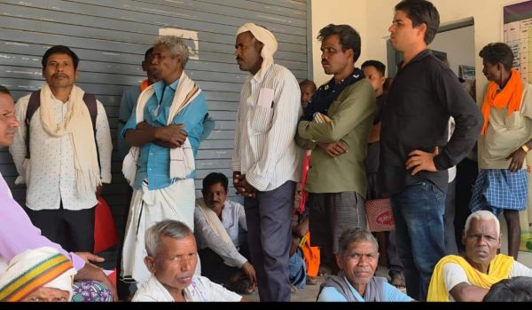 खाद-बीज का भंडार भरा, फिर भी खाली हाथ लौट रहे किसान