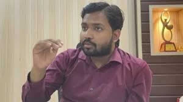 'ख़ान सर' पर एफ़आईआर मामले में हाई कोर्ट ने सरकार से मांगा जवाब