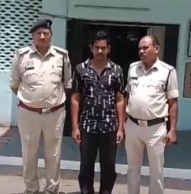 पुलिस में नौकरी दिलाने का झांसा देकर तीन युवकों से लाखों की ठगी, आरक्षक गिरफ्तार