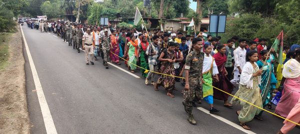 आलनार पहाड़ बचाओ आंदोलन, ग्रामीणों का रेला पहुंचा दंतेवाड़ा