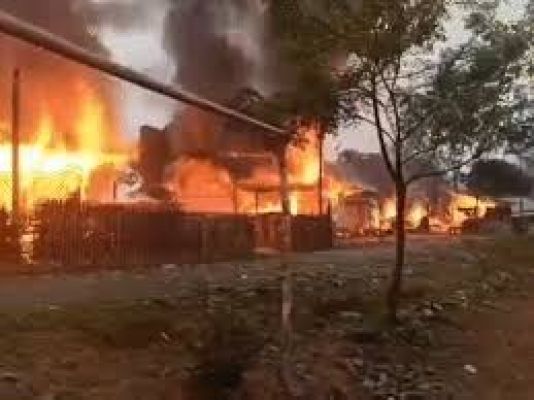 मणिपुर के कामजोंग में उग्रवादियों ने दो लोगों की हत्या की, कई घर जला दिये