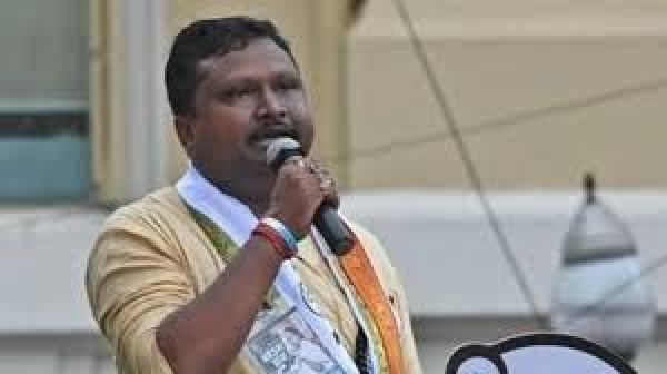 प्रकाश चिक बराइक ने तृणमूल कांग्रेस एवं राज्यसभा की सदस्यता से इस्तीफा दिया