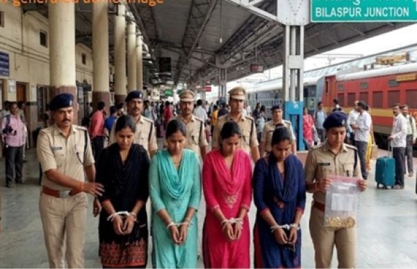 ट्रेनों में भीड़भाड़ का फायदा उठाकर उड़ाती थीं गहने और पर्स, महाराष्ट्र की चार महिलाएं  गिरफ्तार