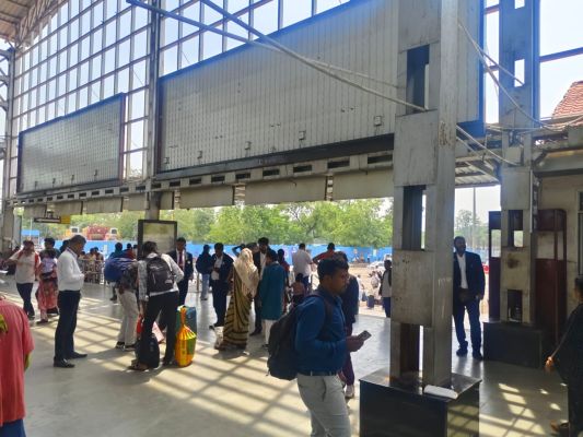 बिना टिकट यात्रा पर रेलवे ने कसा शिकंजा, एक दिन में वसूले 4 लाख
