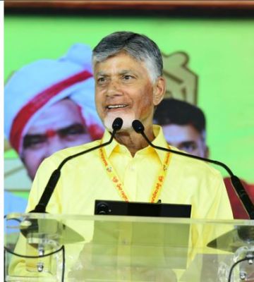 आंध्र प्रदेश के मुख्यमंत्री चंद्रबाबू नायडू निवेश लाने के लिए सिंगापुर दौरे पर रवाना