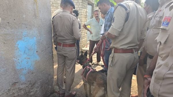 गली में मिली युवक की खून से लथपथ लाश, हत्या की आशंका