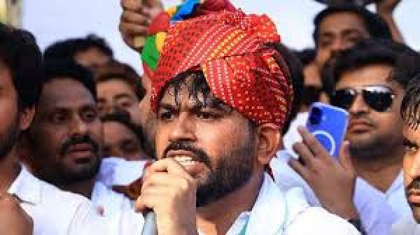 कॉकरोच जनता पार्टी के फ़ाउंडर अभिजीत दीपके ने हमला करने वाले शख़्स पर कही ये बात