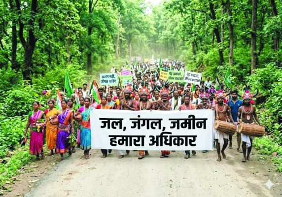 आदिवासियों के जीवन में पेड़ : देवता से लेकर अस्तित्व तक