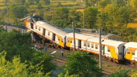 1762320926Train_accident_Lalkhadan_11.jpg