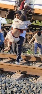 1762320926Train_accident_Lalkhadan_6.jpg