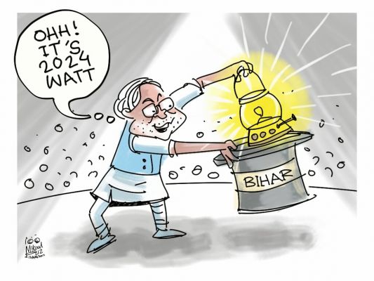 कार्टूनिस्ट मीका अजीज़