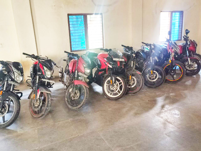 तेज गति से प्रेशर हॉर्न बजाकर चलने वाले 9 बाइकर्स पर कार्रवाई