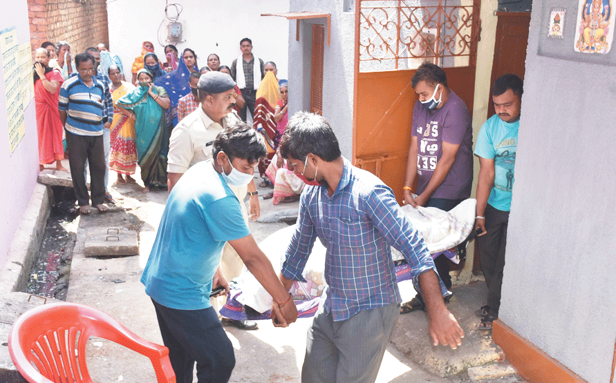 महिला की हत्या, लूट की आशंका, संपत्ति विवादकी भी पड़ताल कर रही पुलिस महिला की हत्या, लूट की आशंका, संपत्ति विवादकी भी पड़ताल कर रही पुलिस