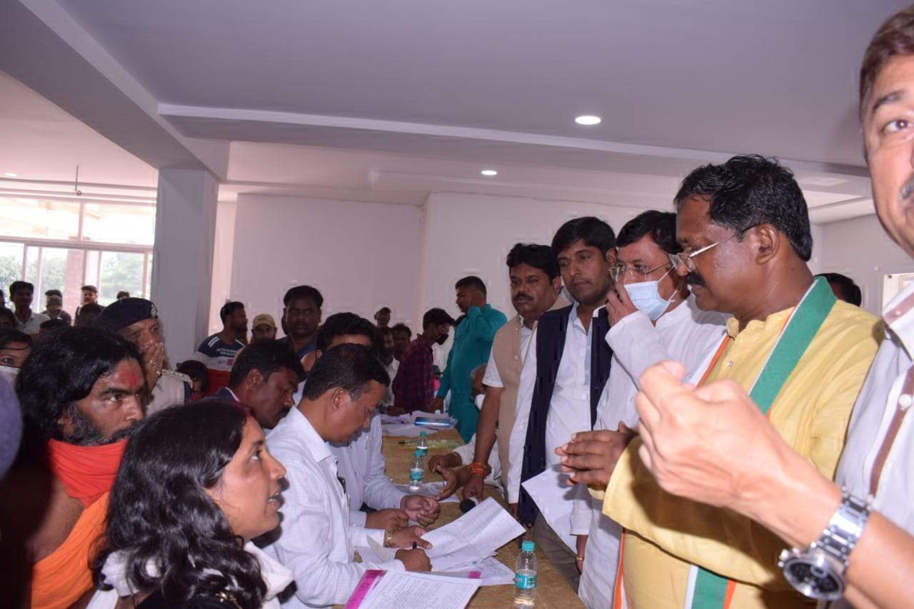 खाद्य मंत्री ने सुनी जनदर्शन में समस्याएं खाद्य मंत्री ने सुनी जनदर्शन में समस्याएं