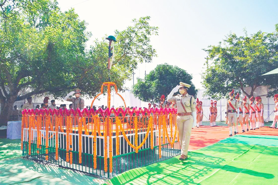 पुलिस स्मृति दिवस पर शहीदों को दी श्रद्धांजलि पुलिस स्मृति दिवस पर शहीदों को दी श्रद्धांजलि