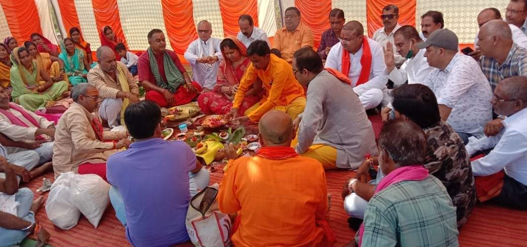 विधायक ने किया भव्य मंदिर निर्माण का भूमिपूजन विधायक ने किया भव्य मंदिर निर्माण का भूमिपूजन