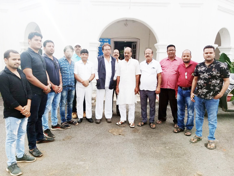   सक्ती रेलवे स्टेशन में एक्सप्रेस स्टॉपेज व  अन्य मांगों को लेकर सांसद को ज्ञापन