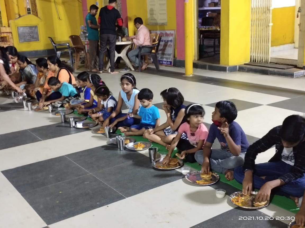 शरद पूर्णिमा पर दीप यज्ञ, खीर का वितरण शरद पूर्णिमा पर दीप यज्ञ, खीर का वितरण