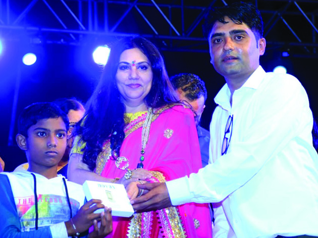 मिनी स्टेडियम पहुंचीं दीपिका चिखलिया