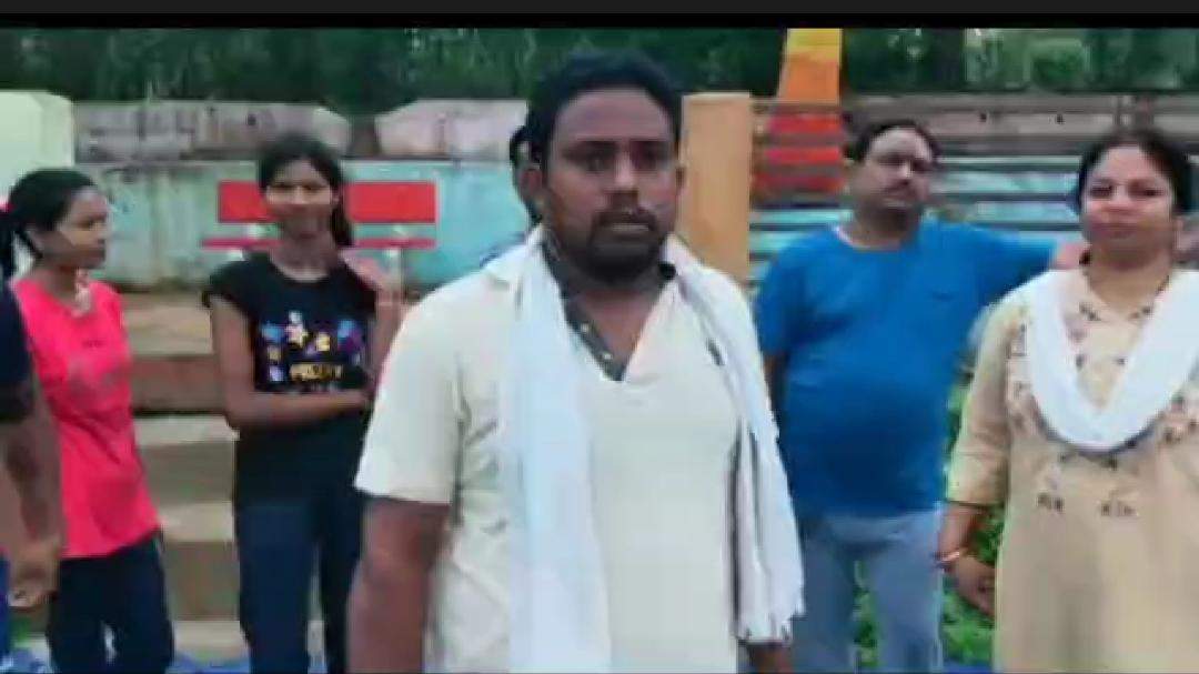 तालाब में गंदगी, सफाई अभियान