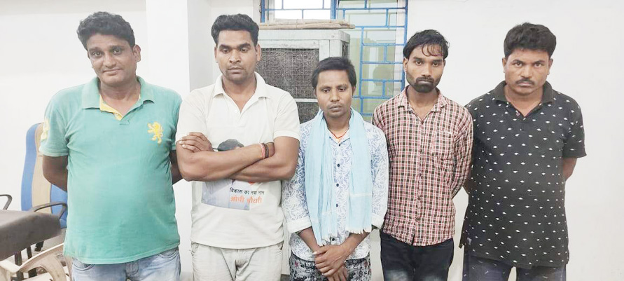 5 जुआरी पकड़ाए, नगदी बरामद 5 जुआरी पकड़ाए, नगदी बरामद