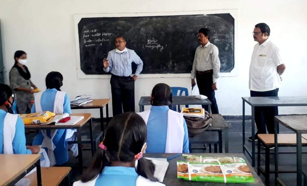 प्राचार्य बिना सूचना गैरहाजिर, कारण बताओ नोटिस