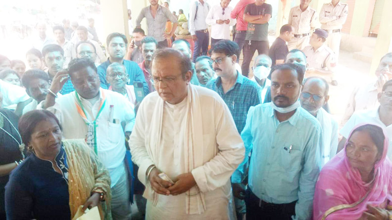 महंगाई के विरोध में कांग्रेसियों का प्रदर्शन, विधायक अमितेश पहुंचे सब्जी बाजार महंगाई के विरोध में कांग्रेसियों का प्रदर्शन, विधायक अमितेश पहुंचे सब्जी बाजार