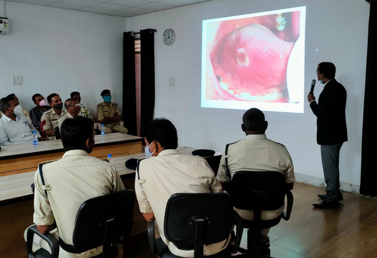 100 पुलिस अधिकारियों ने कैंसर की जांच कराई पांच में मिले लक्षण