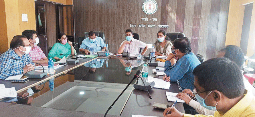 राजस्व प्रकरणों के निराकरण में लाएं तेजी- कलेक्टर