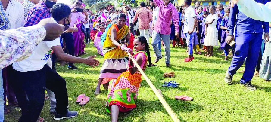 ग्रामीण खेलकूद प्रतियोगिता में महिलाओं व ग्रामीणों ने भाग लिया ग्रामीण खेलकूद प्रतियोगिता में महिलाओं व ग्रामीणों ने भाग लिया