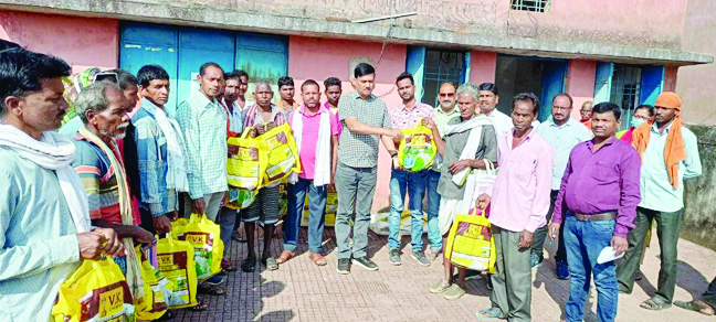 29 किसानों को बांटे स्प्रिंकलर पाइप