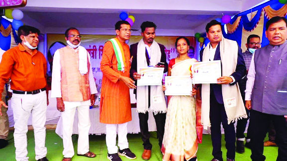   मुख्यमंत्री शिक्षा गौरव अलंकरण से सम्मानित