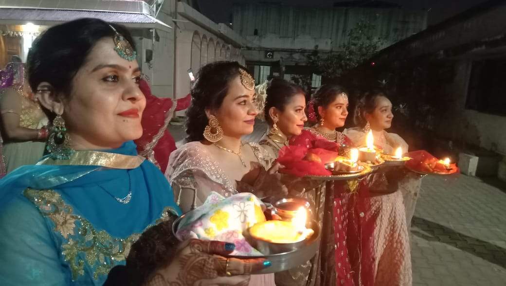 सौभाग्यवती की कामना, रखा निर्जला व्रत सौभाग्यवती की कामना, रखा निर्जला व्रत