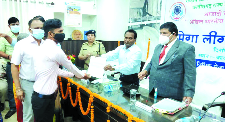  कोरोना से शिक्षक की मौत, पत्नी को मिली अनुकम्पा नियुक्ति