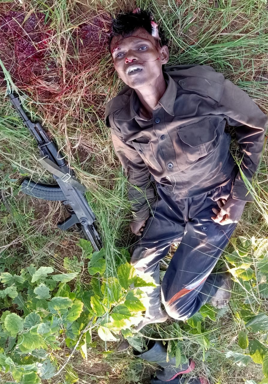 सरहद पर मुठभेड़, 3 नक्सली ढेर, हथियार बरामद सरहद पर मुठभेड़, 3 नक्सली ढेर, हथियार बरामद