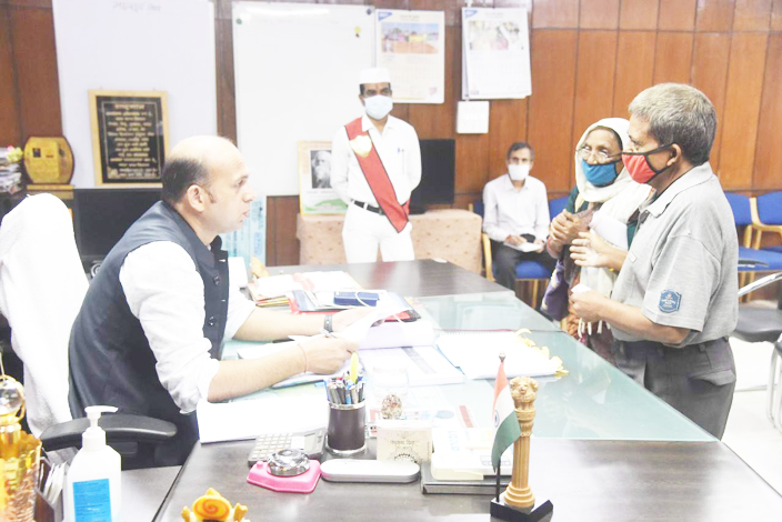 80 साल की उम्र में भी गेड़ी का हुनर दिखाने वाले धनीराम के पेंशन में दिक्कत, कलेक्टर ने दिये समाधान के निर्देश 80 साल की उम्र में भी गेड़ी का हुनर दिखाने वाले धनीराम के पेंशन में दिक्कत, कलेक्टर ने दिये समाधान के निर्देश