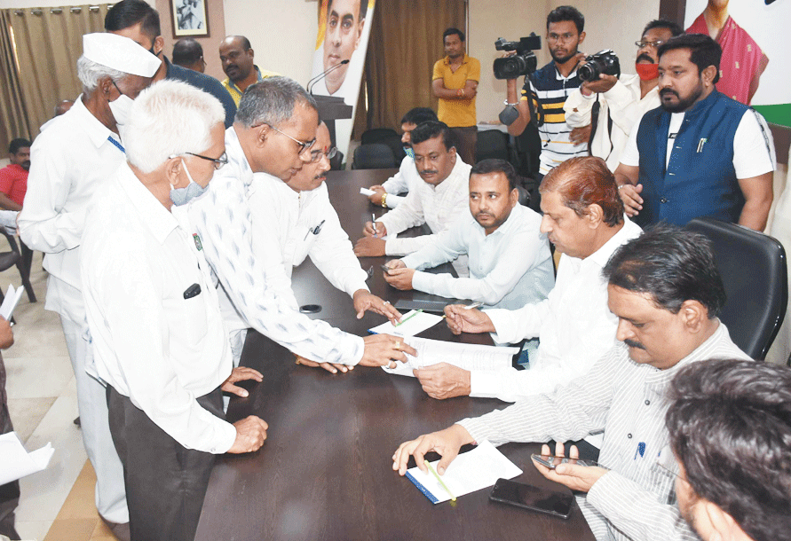  अकबर ने सुनी जनसमस्याएं डेढ़ सौ से अधिक आवेदन मिले