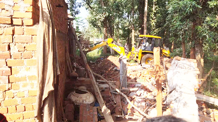  वनभूमि से हटाया बेजा कब्जा