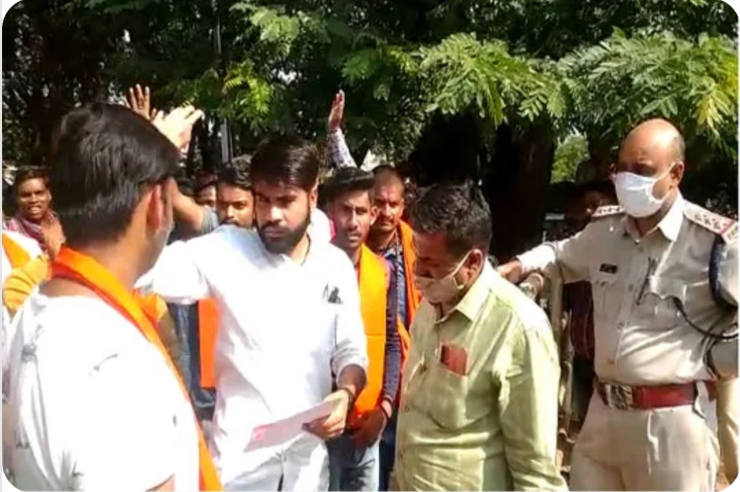 समस्याओं का समाधान नहीं, ग्रामीण धरने पर