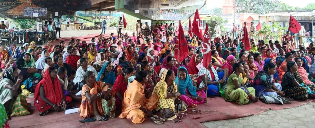 रसोइया संघ ने सात सूत्रीय मांगों को लेकर किया प्रदर्शन रसोइया संघ ने सात सूत्रीय मांगों को लेकर किया प्रदर्शन