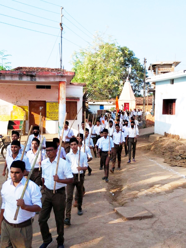 संघ शस्त्र पूजन कर शक्ति और शौर्य की आराधना करता है-राममुरारी संघ शस्त्र पूजन कर शक्ति और शौर्य की आराधना करता है-राममुरारी