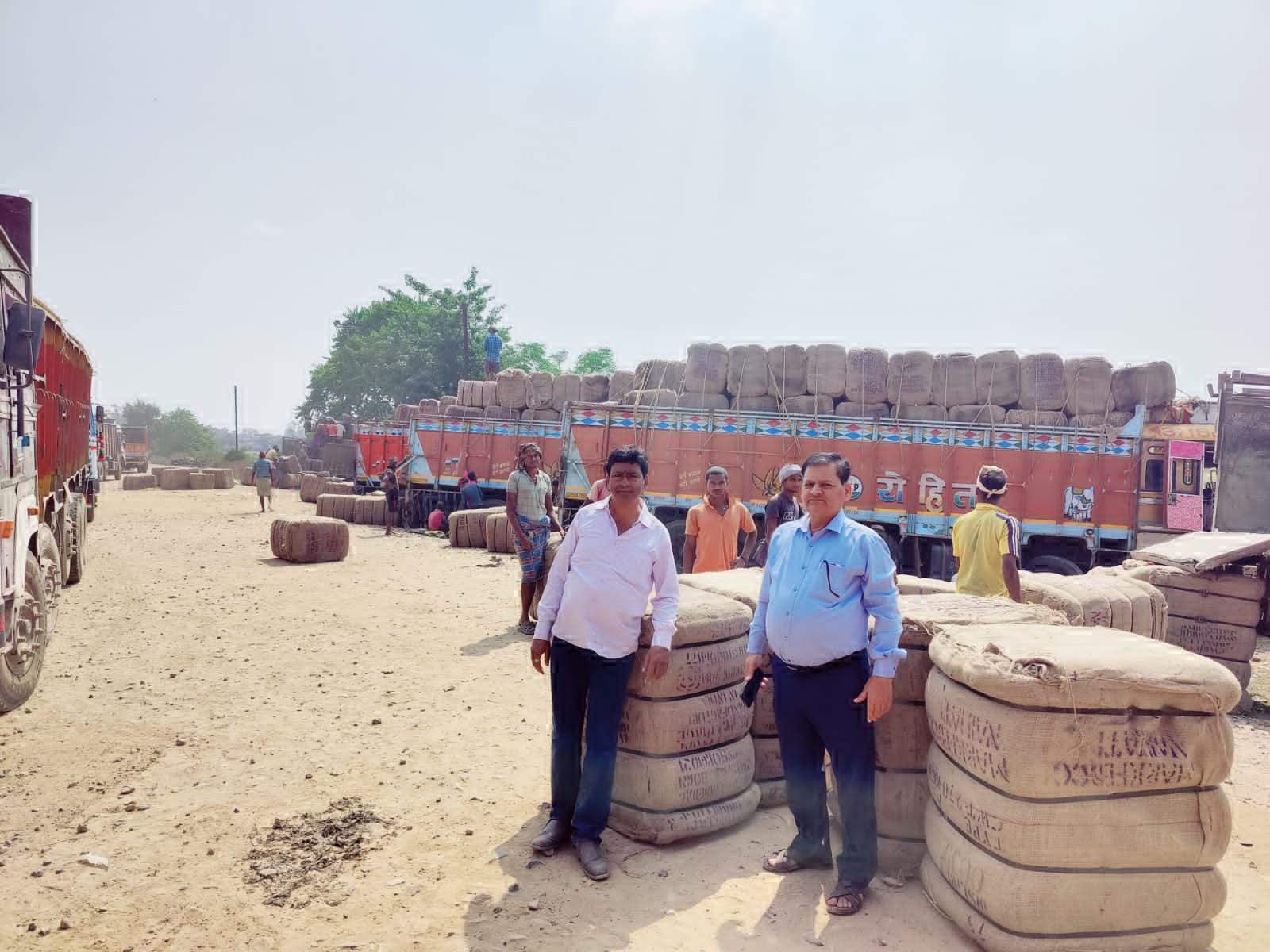 नए बारदाने की पहुंची रैक, जिले को मिलेंगे 952 गठान बारदाने