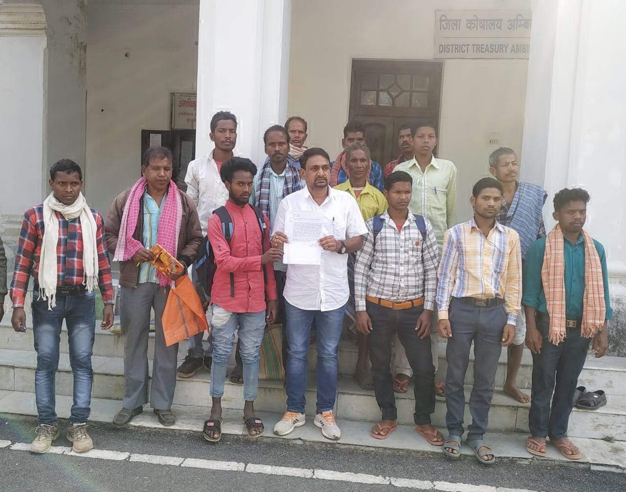 सौर ऊर्जा के सहायक ऑपरेटरों को नहीं मिल रहा है मानदेय सौर ऊर्जा के सहायक ऑपरेटरों को नहीं मिल रहा है मानदेय