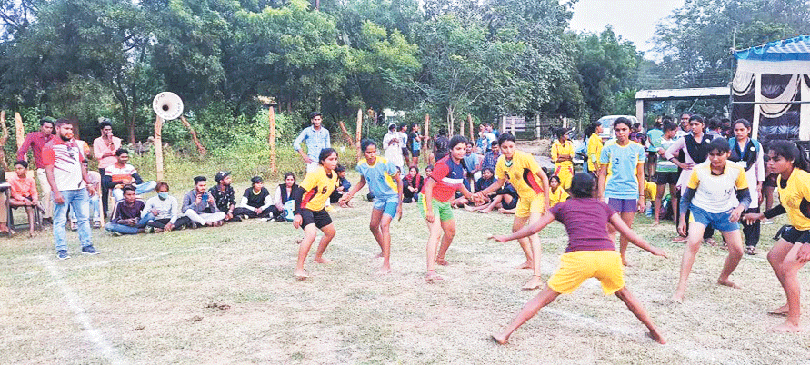  ब्लाक स्तरीय महिला खेल प्रतियोगिता कबड्डी में पुरगांव ने मारी बाजी