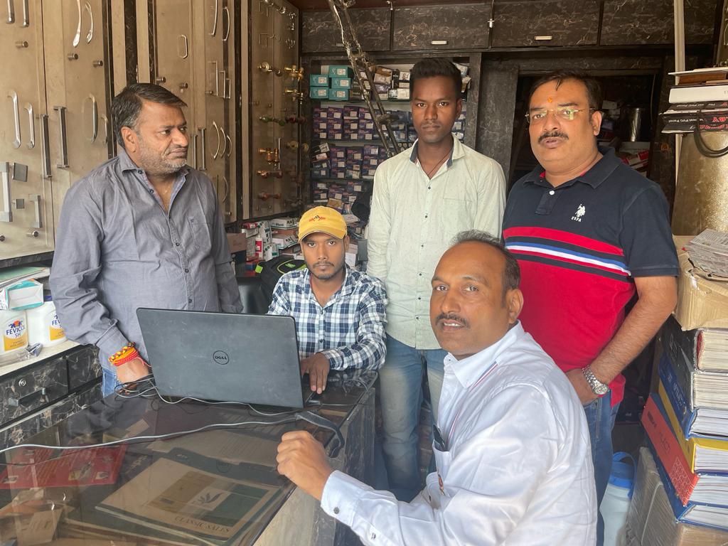 ई-श्रमिक कार्ड बनाये जा रहे