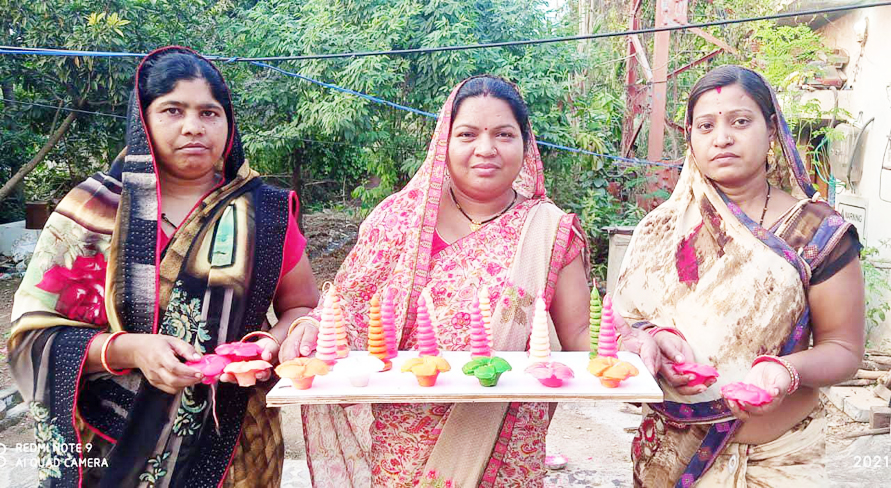 समूह की महिलाओं के बनाए मोमबत्तियों से दिवाली होगा रोशन