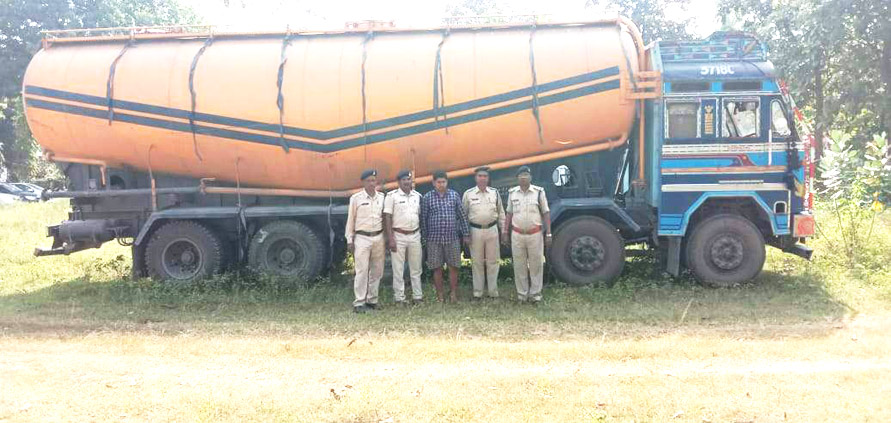 कैप्सूल गाड़ी में गांजा ले जा रहा ड्राइवर पकड़ाया